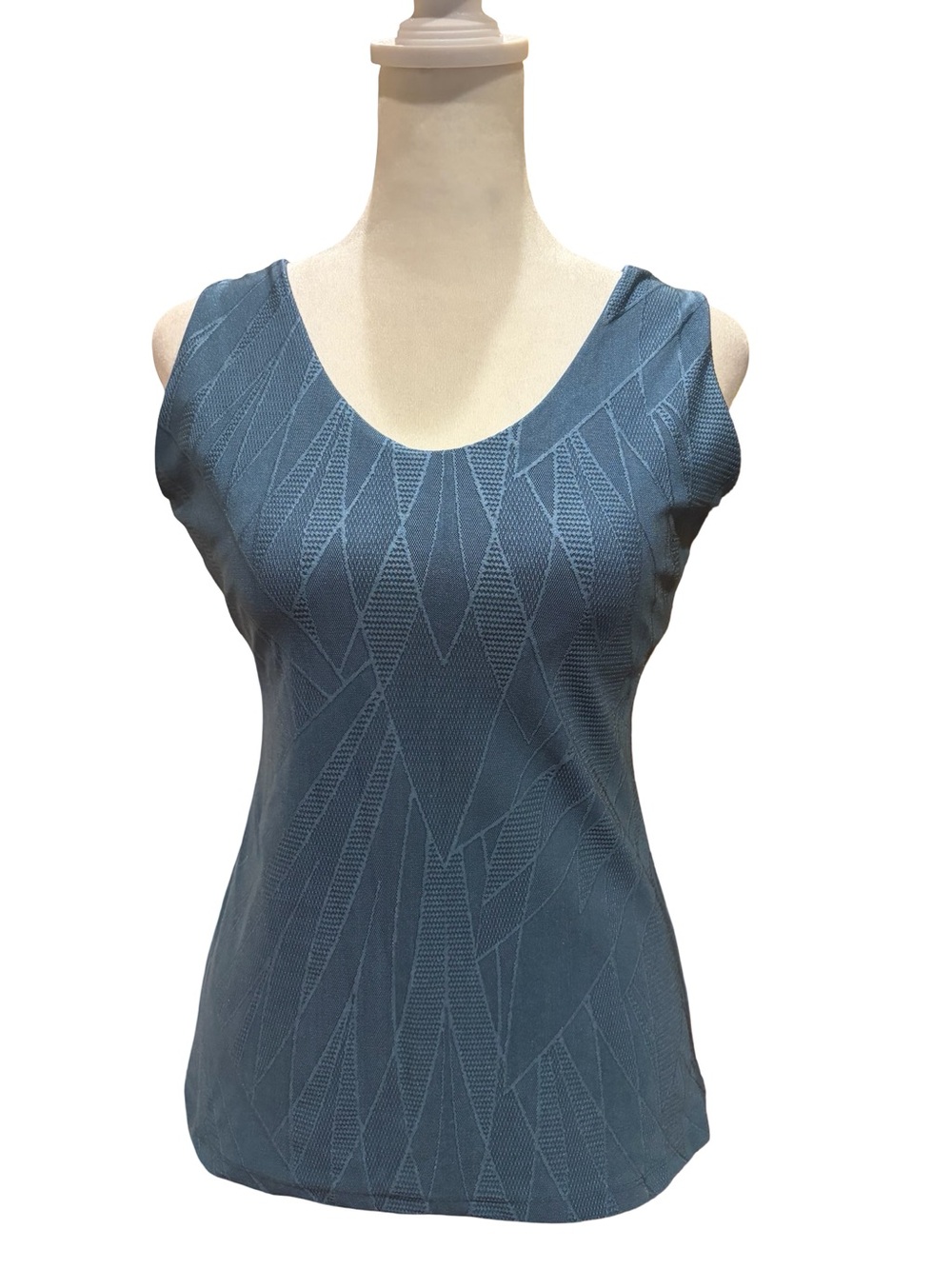 Blue Fish Scoop Neck Textured Knit Tank Top - Blue
